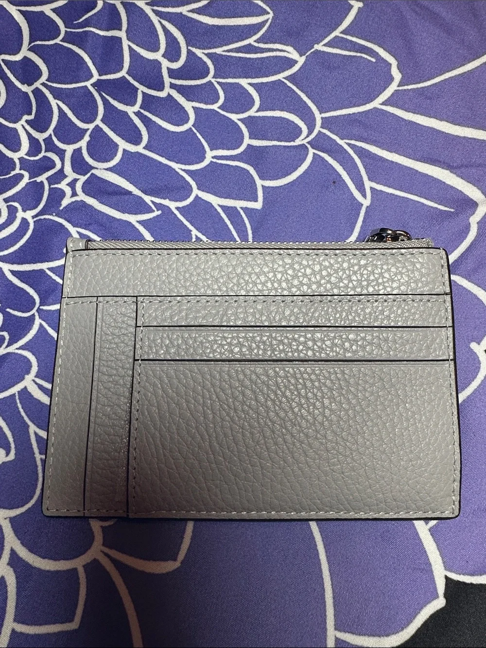 NWT kate ♠️ spade Pebbled Leather Card Holder in Light Gray with Spade Logo